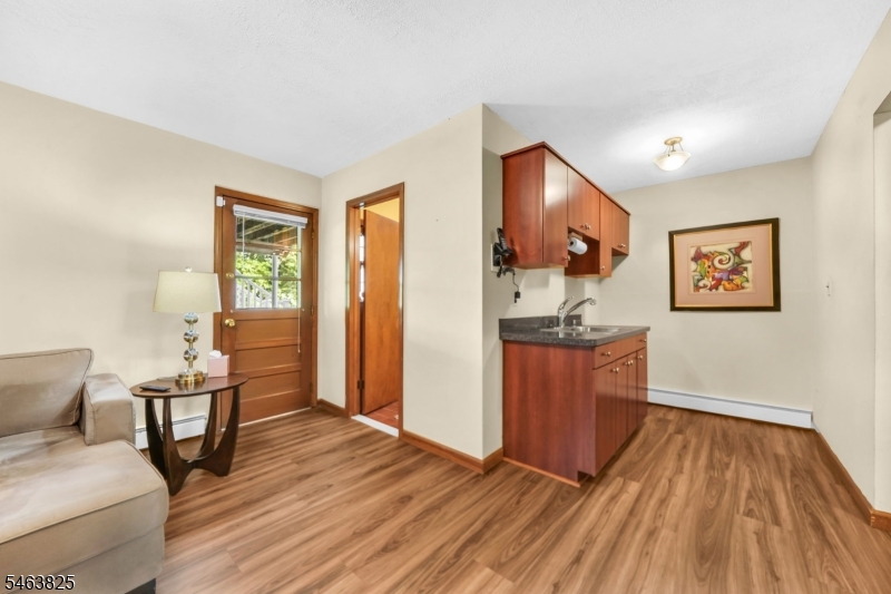 11 Oakland Ter Property Photo 14