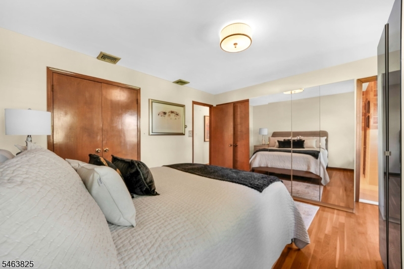 11 Oakland Ter Property Photo 19