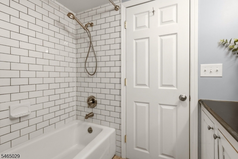 230 River Rd Property Photo 18