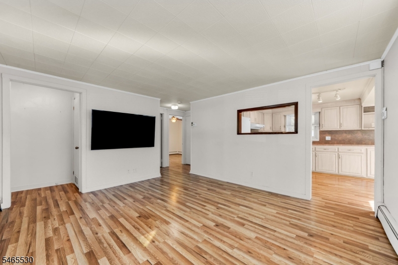224 Baker St Property Photo 5