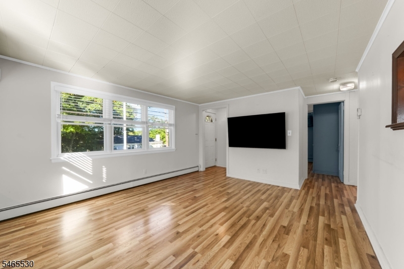 224 Baker St Property Photo 6
