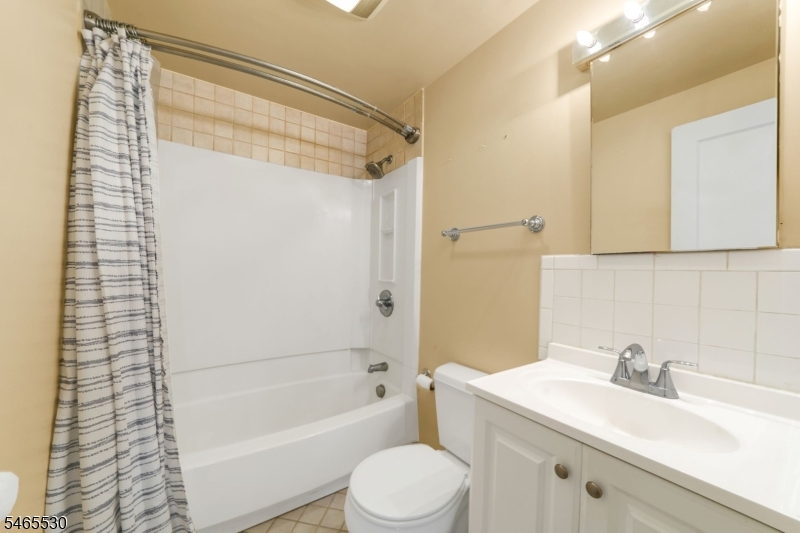 224 Baker St Property Photo 9