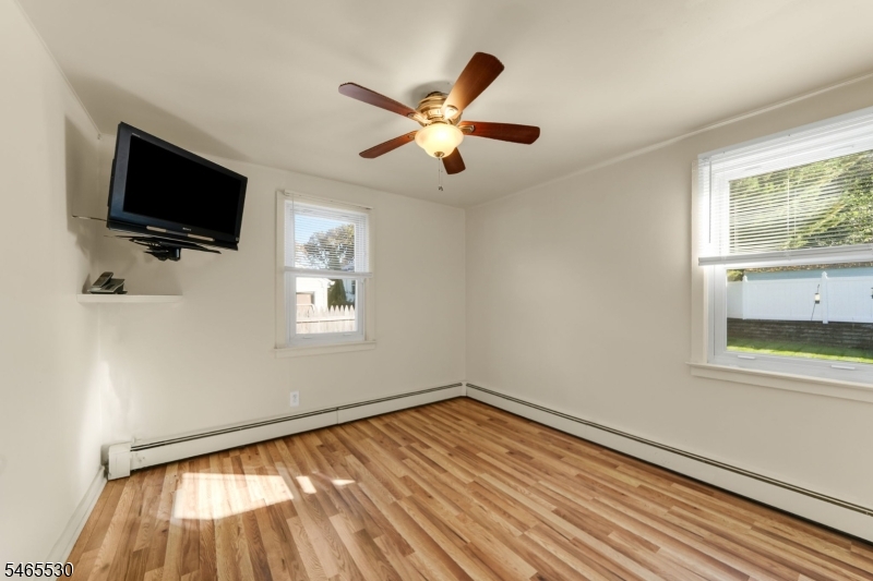 224 Baker St Property Photo 13