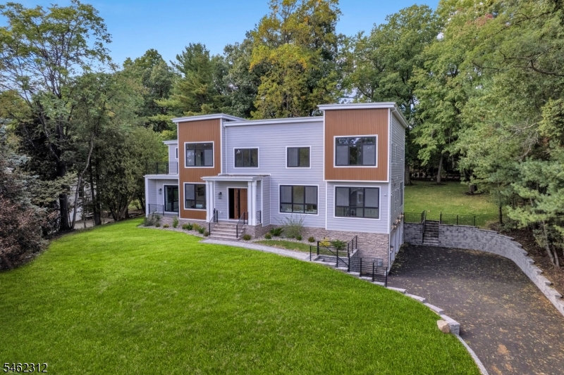 8 Fordham Rd Property Photo 2
