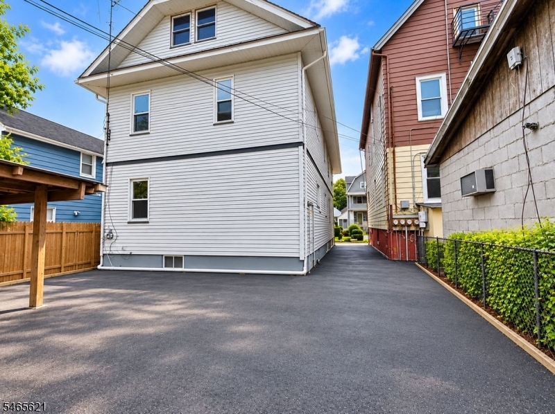 74 Marcy Ave Property Photo 2