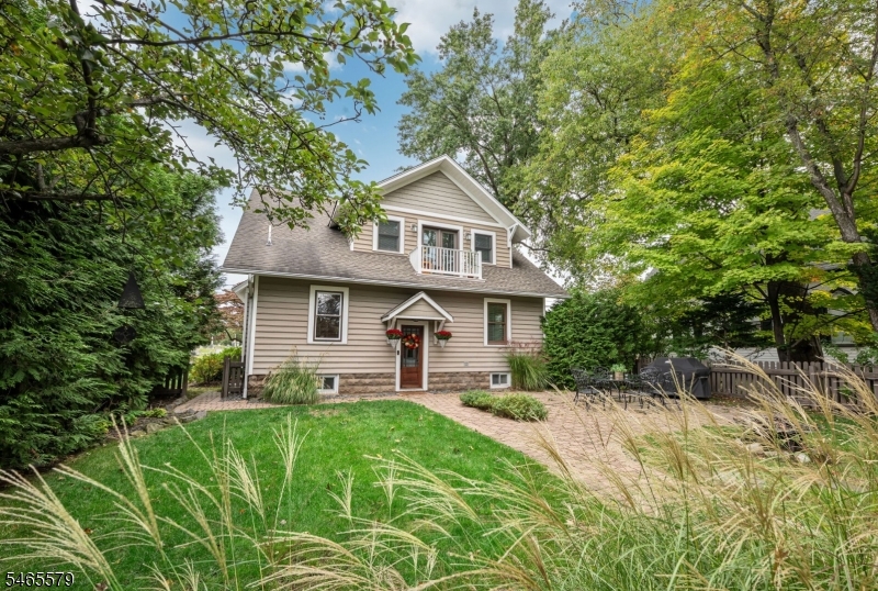 365 Walthery Ave Property Photo 4