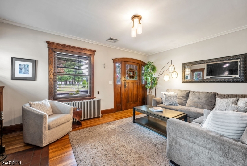 365 Walthery Ave Property Photo 6
