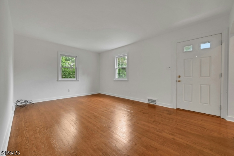 11 Pine St Property Photo 3
