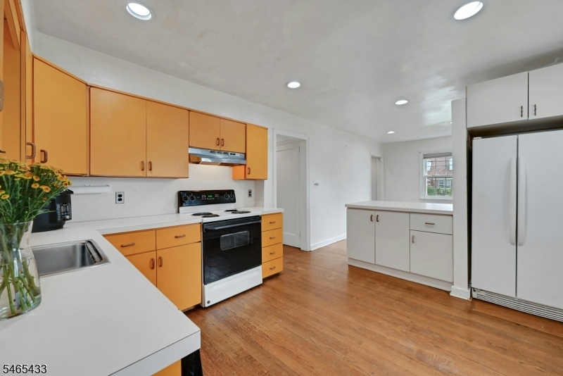 11 Pine St Property Photo 10