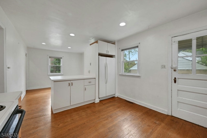 11 Pine St Property Photo 11
