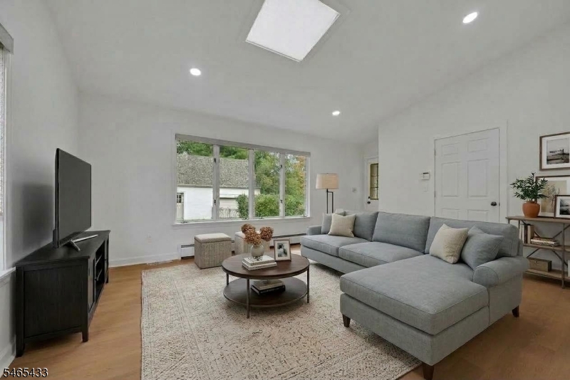 11 Pine St Property Photo 14