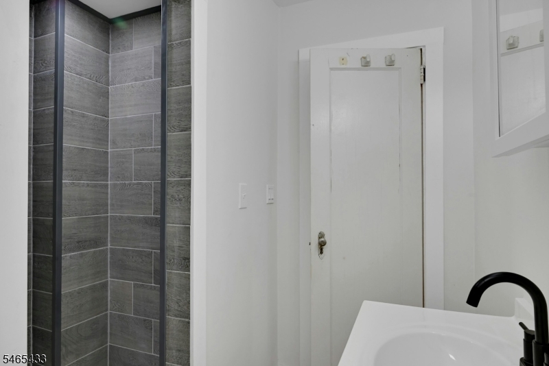 11 Pine St Property Photo 16