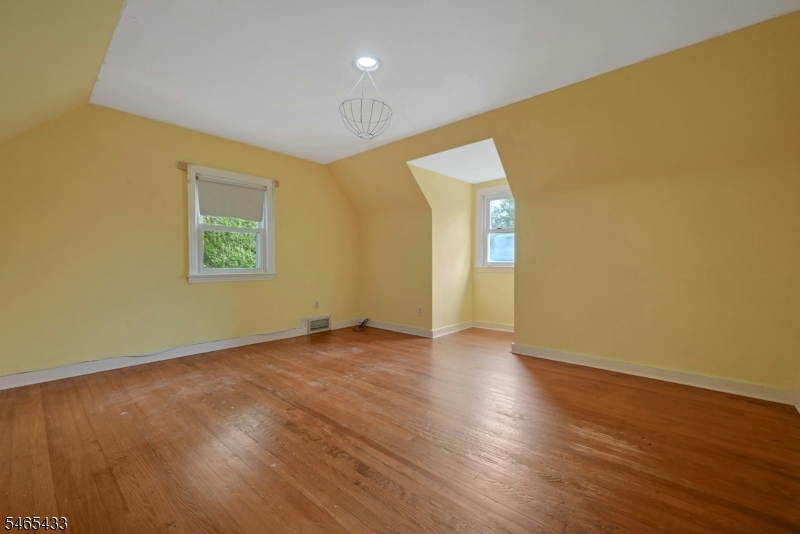 11 Pine St Property Photo 17