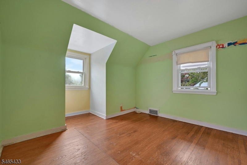 11 Pine St Property Photo 18