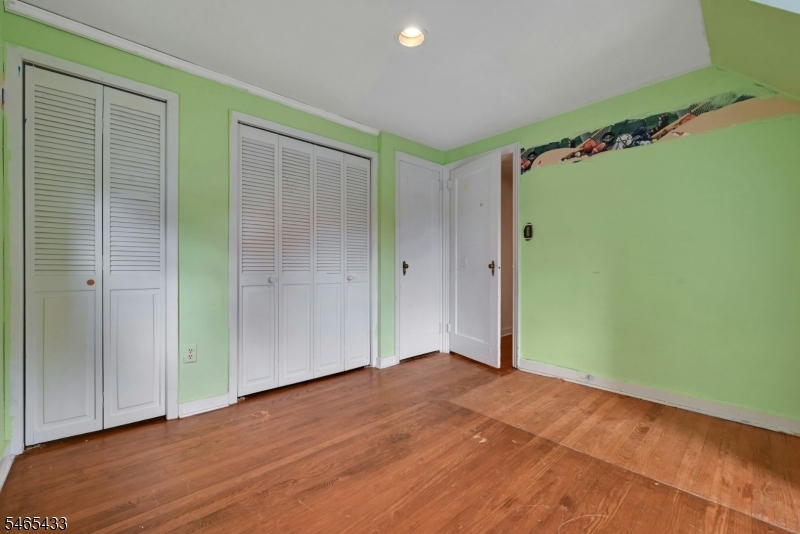 11 Pine St Property Photo 19