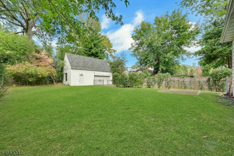11 Pine St Property Photo 22