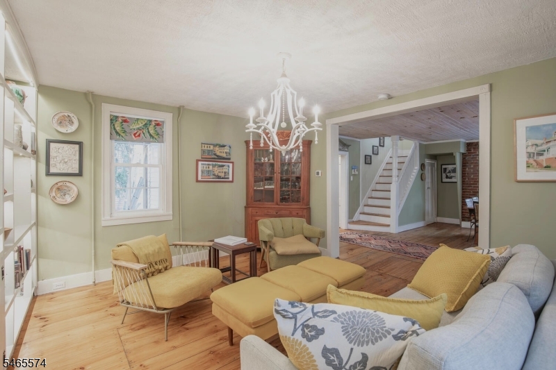 5 S Harrison St Property Photo 3
