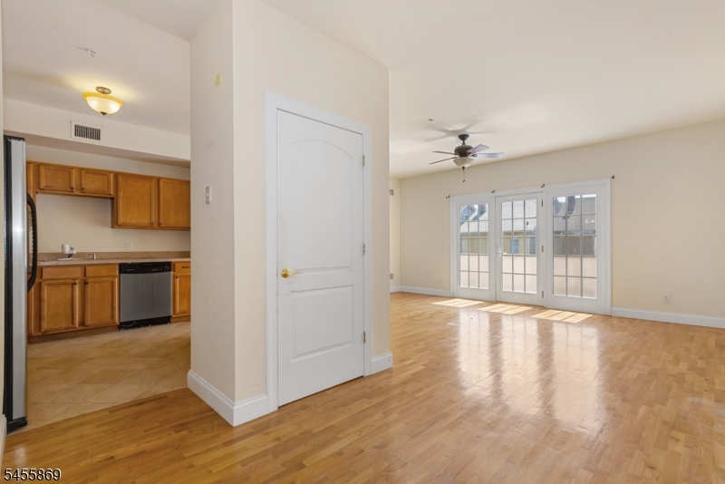 1677 Springfield Ave 2 Property Photo 3