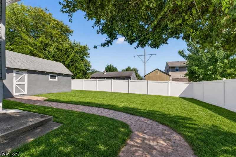 11 5th Avenue Property Photo 17