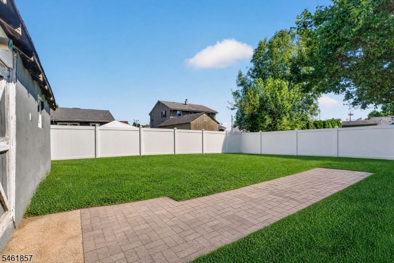 11 5th Avenue Property Photo 18