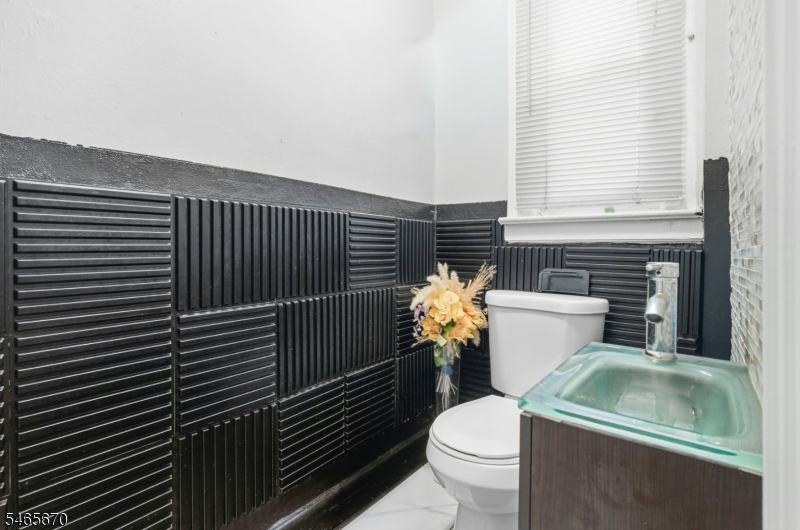 281 Smith St Property Photo 9