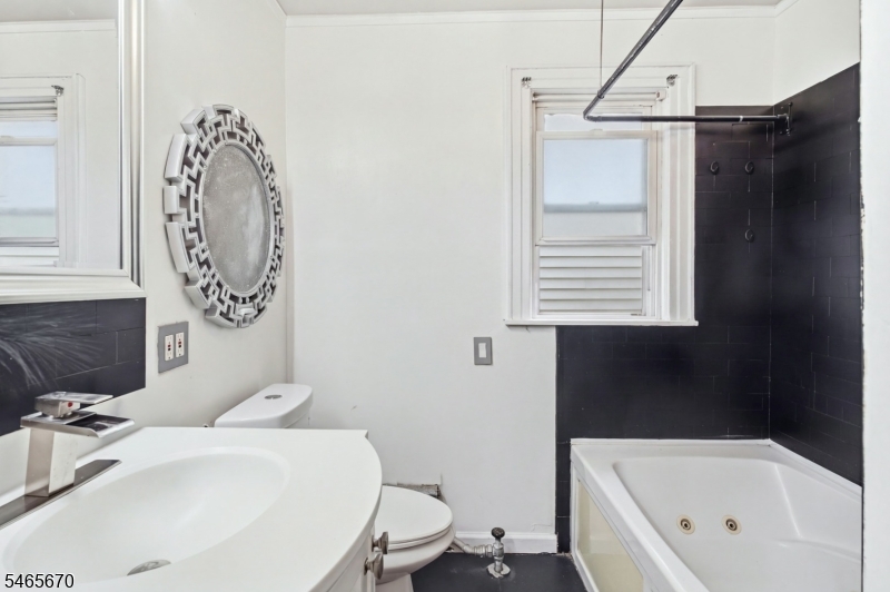 281 Smith St Property Photo 16