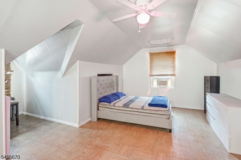 281 Smith St Property Photo 17