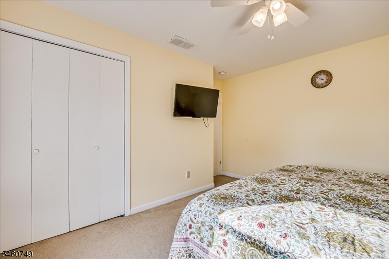 154 Dutton St Property Photo 28