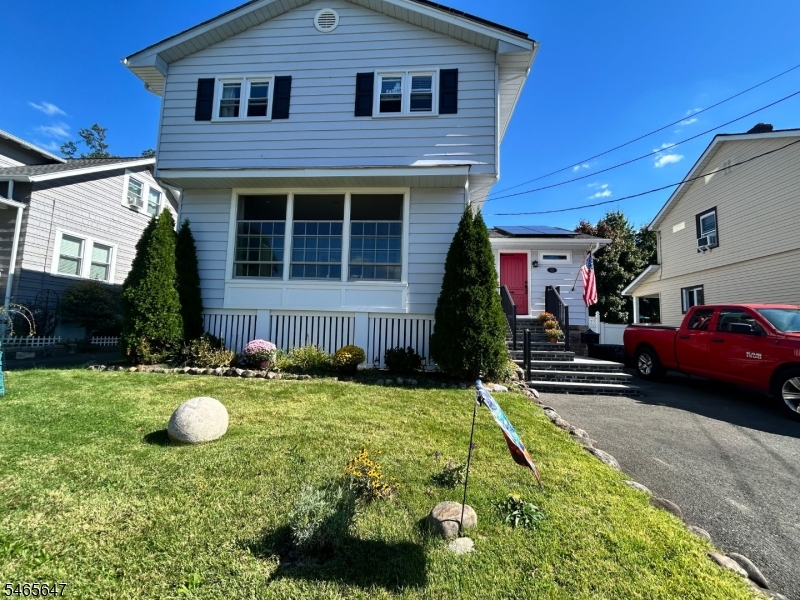 92 Bradford Ave Property Photo 1