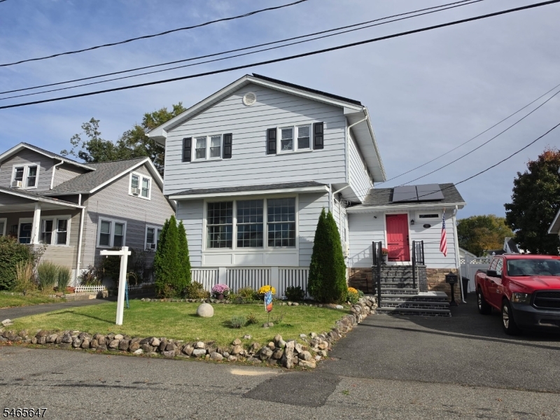 92 Bradford Ave Property Photo 1