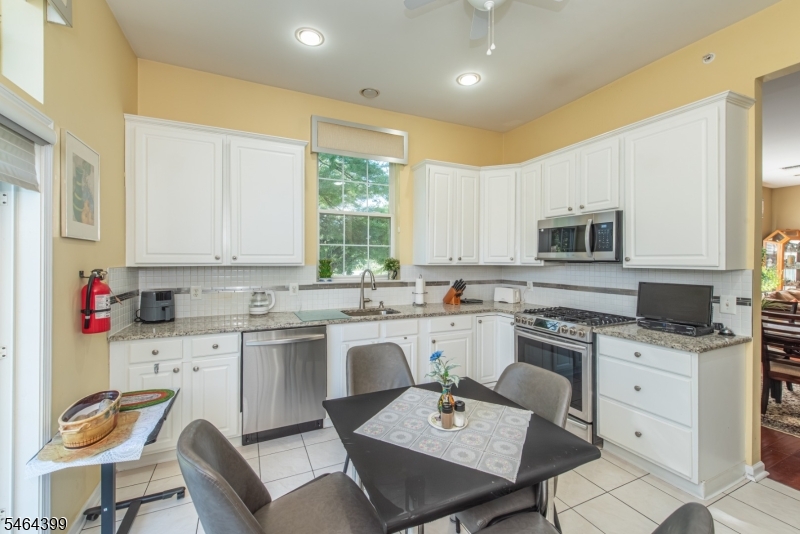 1313 Four Seasons Dr Property Photo 4