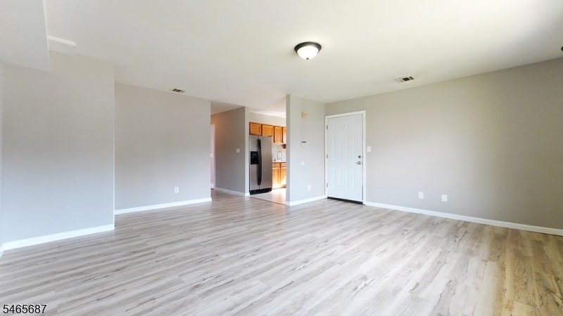 589 Cherry St Property Photo 3