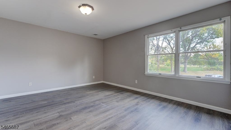 589 Cherry St Property Photo 5