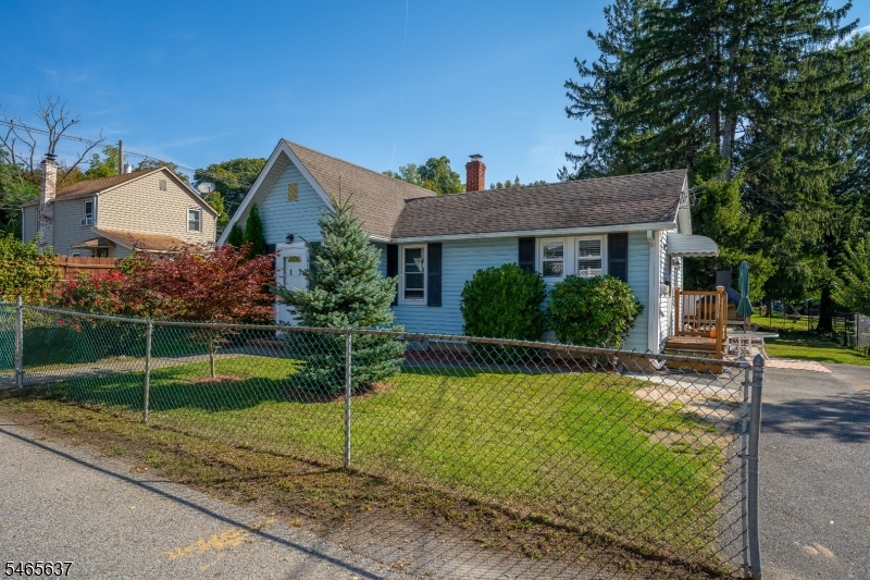 12 3rd St Property Photo 1