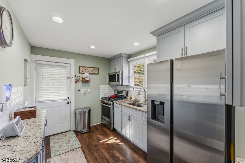 12 3rd St Property Photo 10