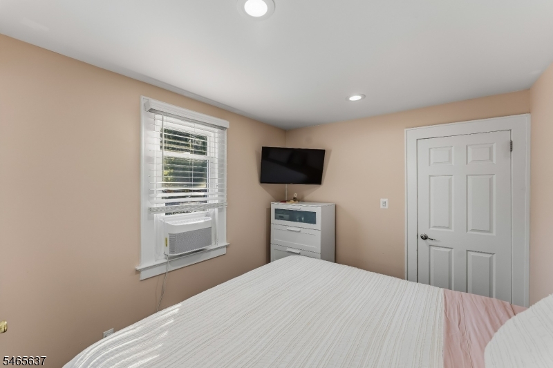 12 3rd St Property Photo 14