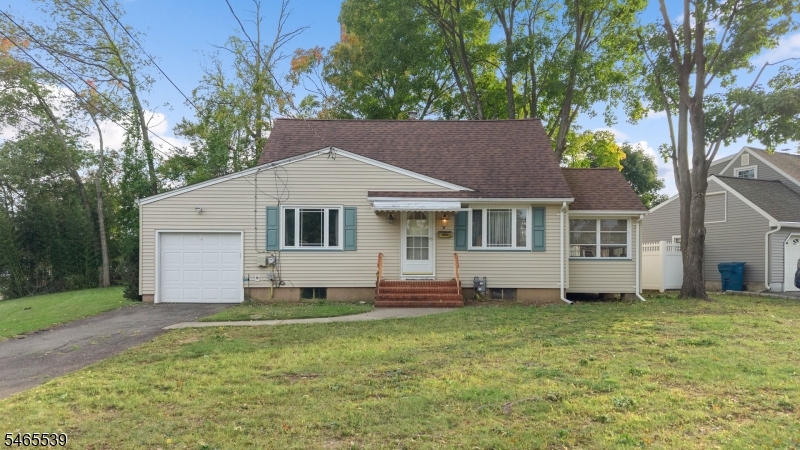 37 Leeds Dr Property Photo 1