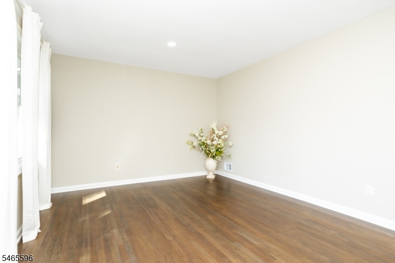 161 Beachwood Rd Property Photo 4