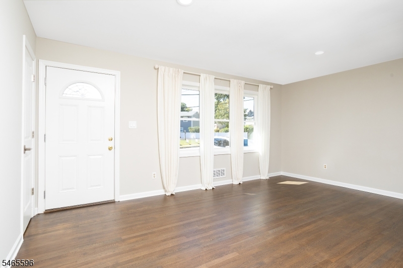 161 Beachwood Rd Property Photo 5