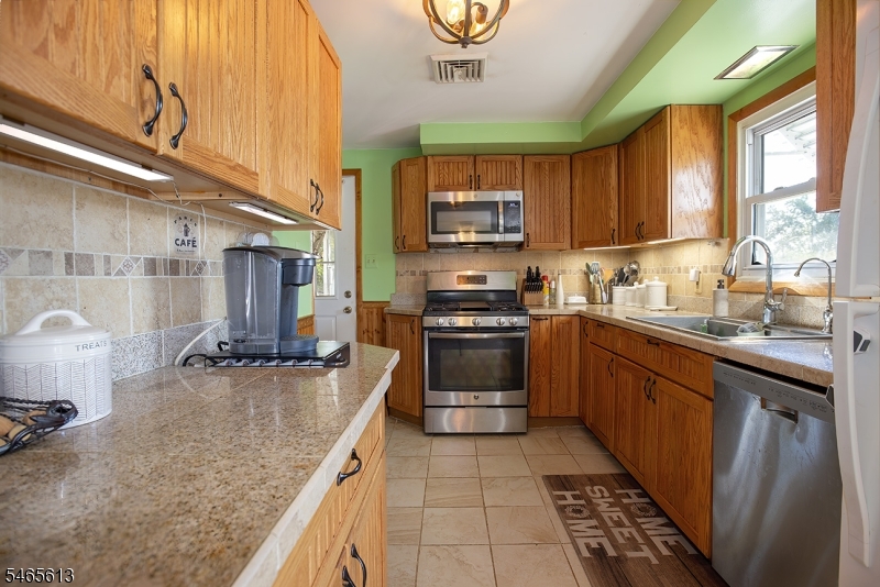 369 County Rd 565 Property Photo 10