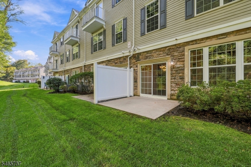 305 Waterview Ct 305 Property Photo 2