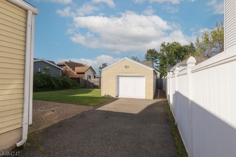 130 Erie St Property Photo 15