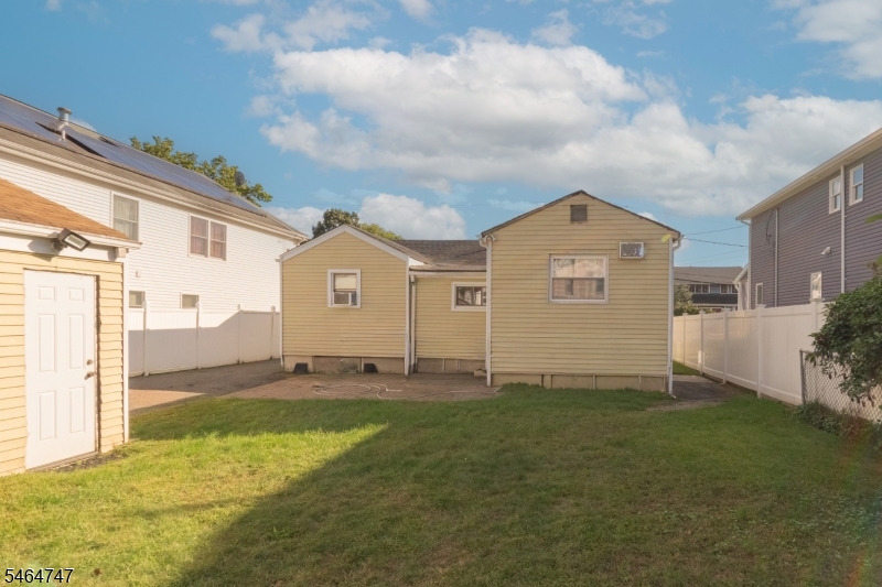 130 Erie St Property Photo 16