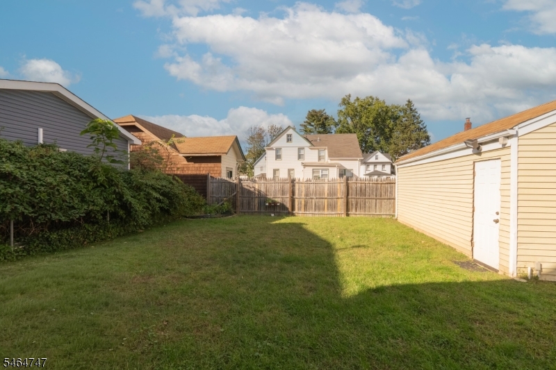 130 Erie St Property Photo 17