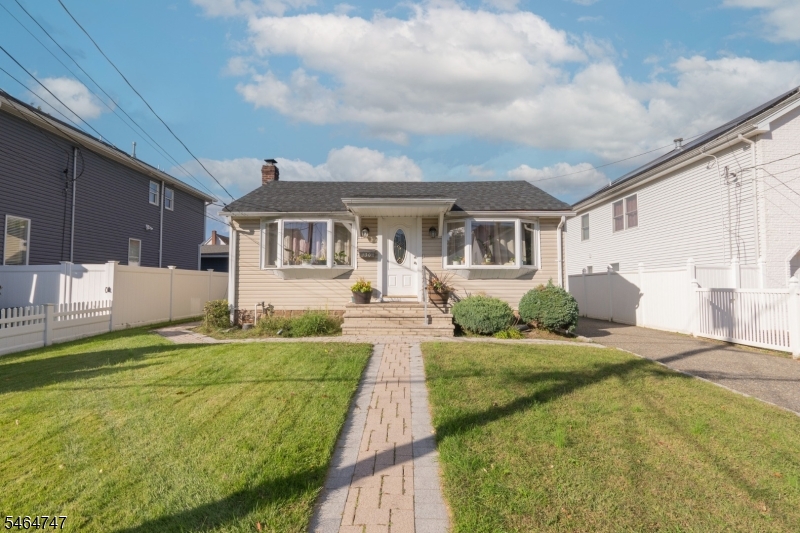 130 Erie St Property Photo 18
