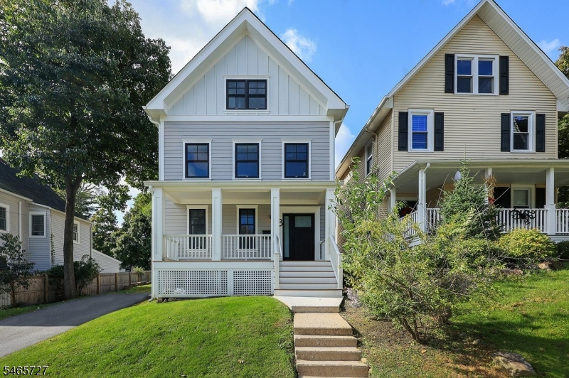 8 Locust St Property Photo 1