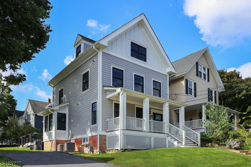 8 Locust St Property Photo 2