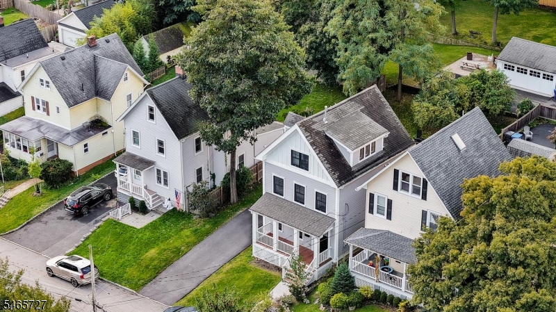8 Locust St Property Photo 3