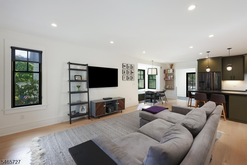 8 Locust St Property Photo 6
