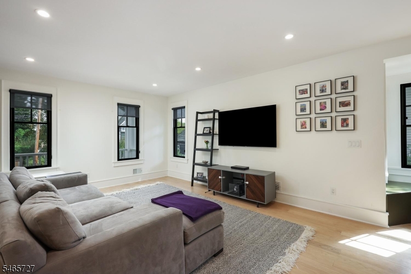 8 Locust St Property Photo 8